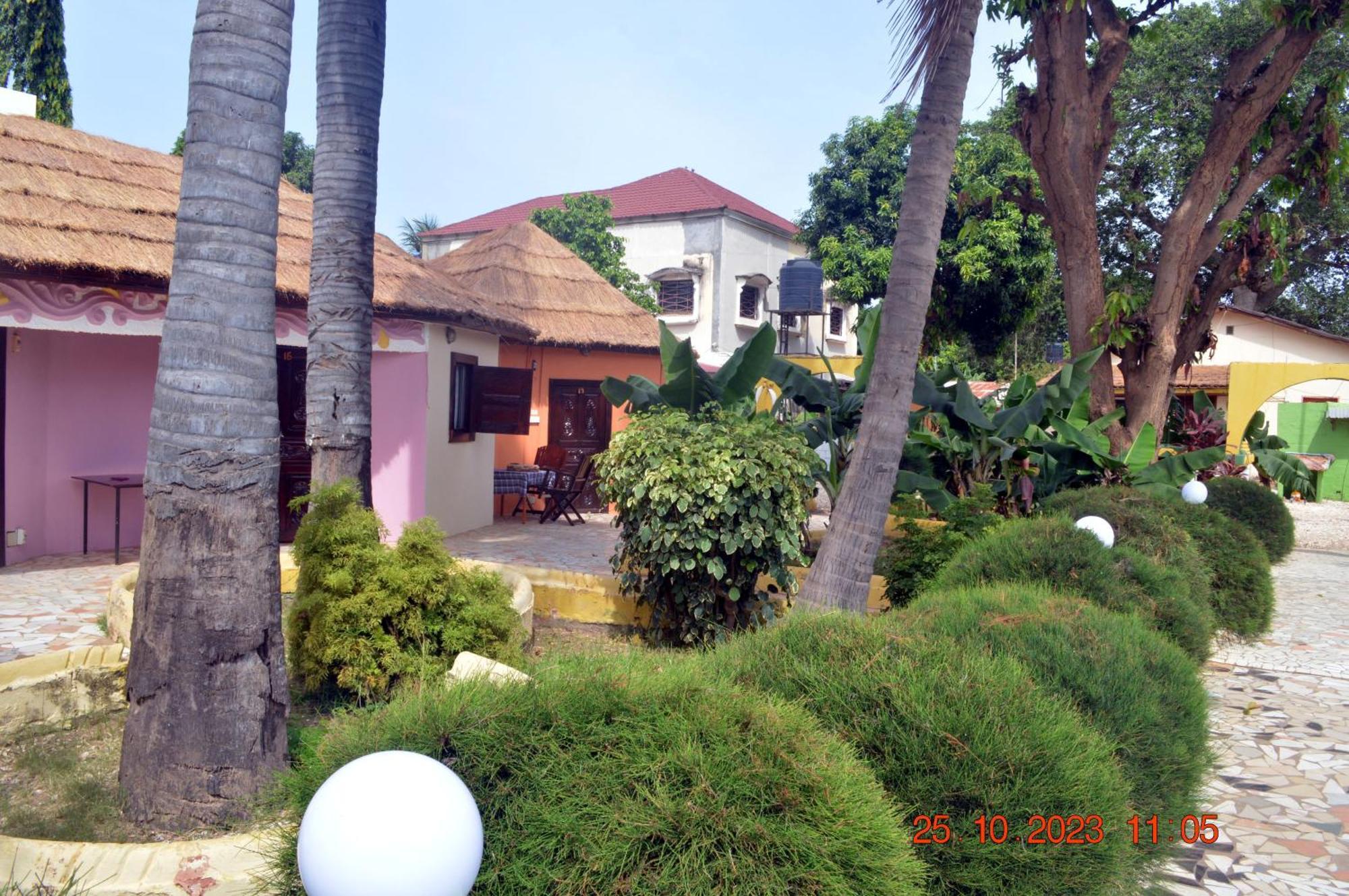 Easy Time Lodge Kololi Exterior photo